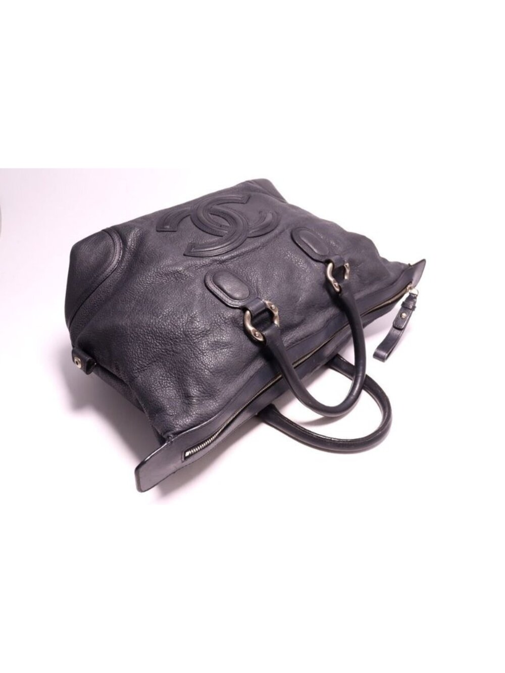 Chanel CC Logo Leather Tote - Picture 6 of 7